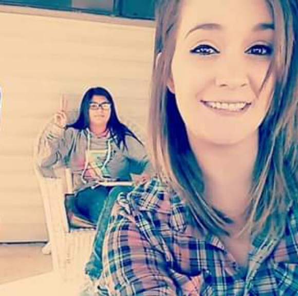 Meet your Posher, Theresa - Picture 2 of 4